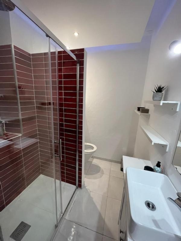 L'Appartement - Chambre Avec Salle De Bains Et Wc Dans Une Galerie D'Art Montbeliard Exterior photo